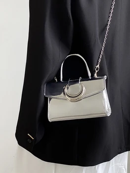 Дамска чанта с катарама в стила на Лунната замъка, Нова Сребърна Квадратна чанта през рамо от изкуствена кожа, однотонная чанта на верига, чанта на едно рамо